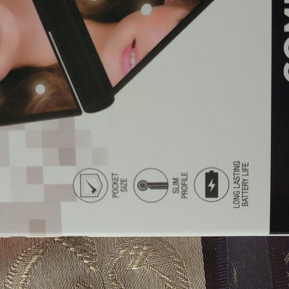 New in box Vivitar simply beautiful black compact LED mirror w/ battery included - Picture 3 of 12